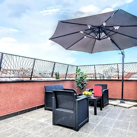 Apartment Spacious & Attractive 600m-7minuta Hoda Od Centra, Mogucnost Za Parking-apartmani-nsmilos